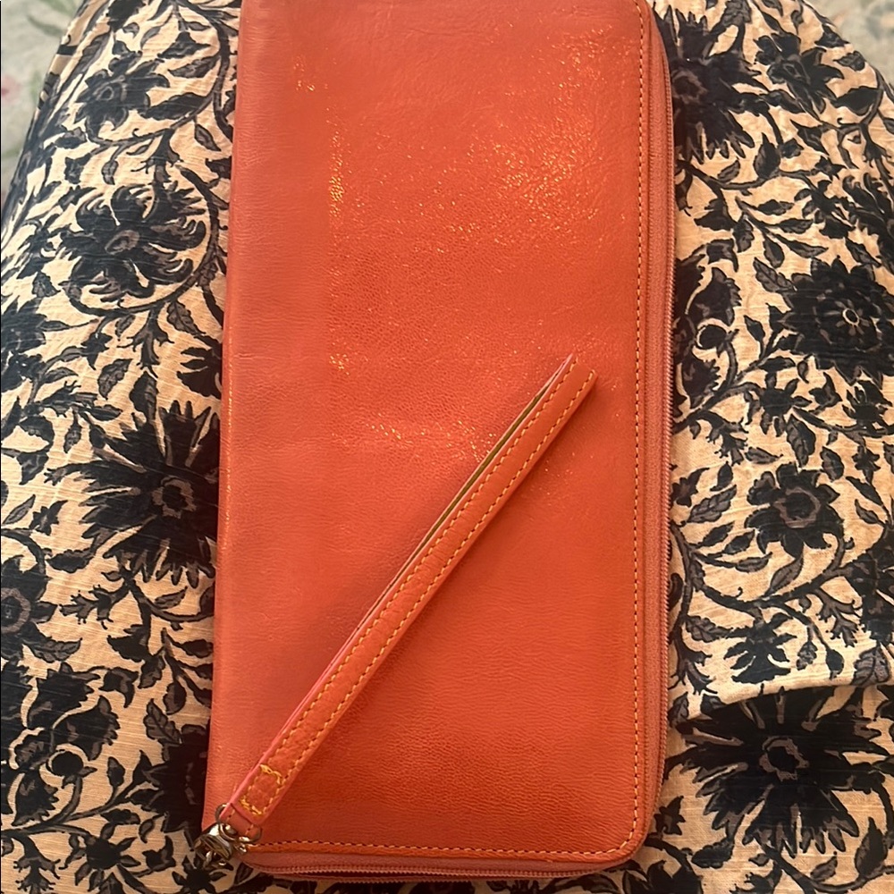 Tusk Leather the siam collection
TRAVEL PORTFOLIO nwot